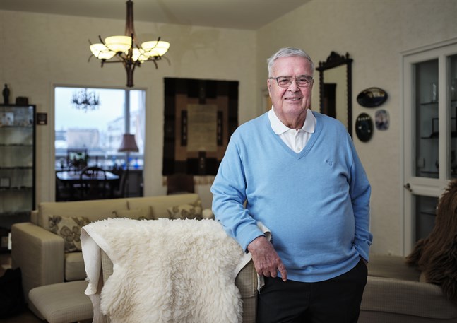Under de stressigaste åren som politiker hade Ole Norrback, 80, som vana att efter arbetsdagen sätta sig ner, tända ett ljus och sätta dagens händelser i ett större perspektiv. – Många skulle må gott av det även i dag.
