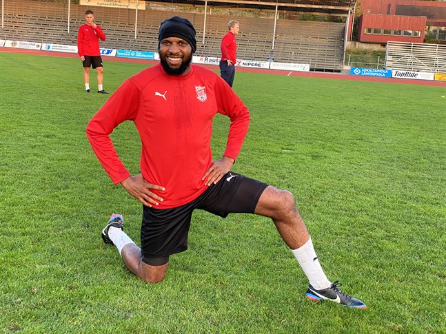 Ousman Jallow är Sportings tilltänkta målspottare. Nu är det ytterst osäkert när han kan komma till Kristinestad. Han spelade några matcher med laget i fjol.