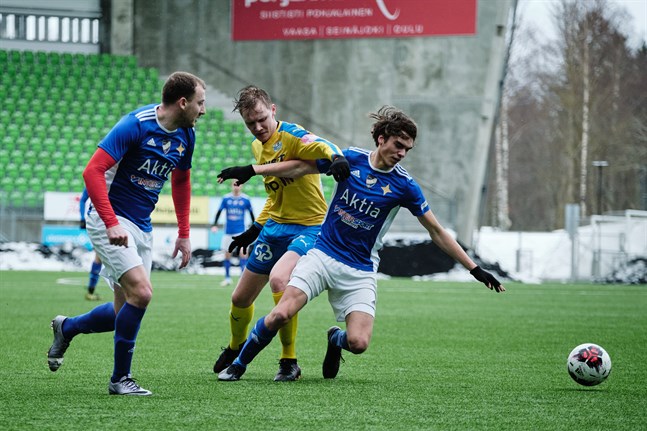 Hannes Hiekkanen var en av målskyttarna mot GBK på söndagseftermiddagen. Bilden är från VIFK:s senaste träningsmatch mot Kraft i mitten av mars.