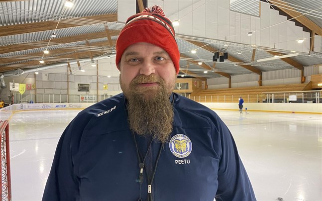 Peetu Koponen tränar Krafts representationslag även nästa säsong.