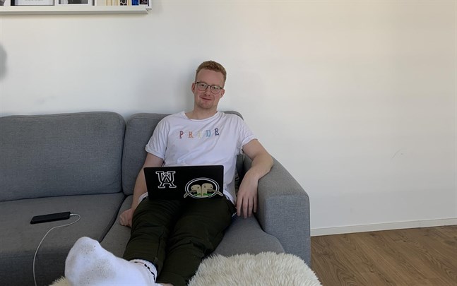 Mikael Johanssons studier sköts sedan ungefär ett år tillbaka helt och hållet på distans.