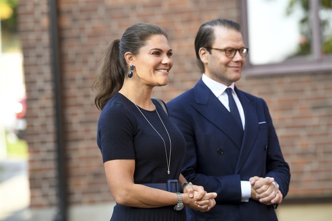 Kronprinsessan Victoria och Prins Daniel vid ett fototillfälle i november förra året. Arkivbild.