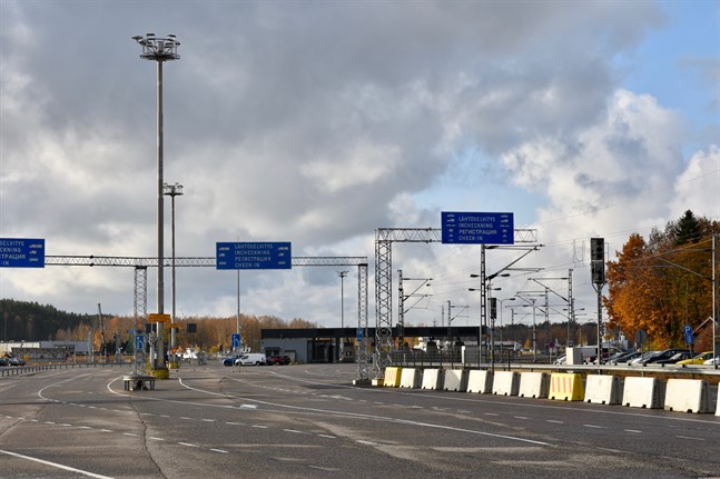 Den nya stadsdelen Slottsudden i Åbo kommer antagligen att breda ut sig över de körfält som rederiet Viking Line använder för biltrafik till och från sina fartyg. Arkivbild.