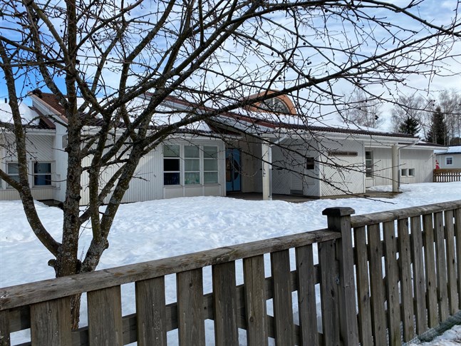 Rummelbackens daghem som stått öde i mer än fem år kommer att rivas till sommaren. Rivningsarbetet utförs på entreprenad. Några konkreta planer för dagistomten finns inte i dagsläget.
