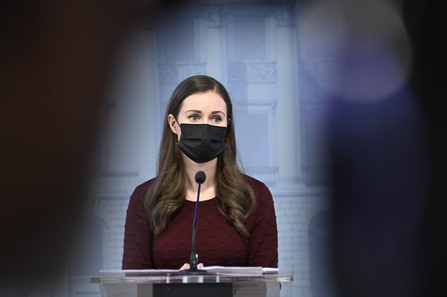 Statsminister Sanna Marin säger att det nu är nödvändigt att införa begränsningar av rörelsefriheten i svårt drabbade virusområden.