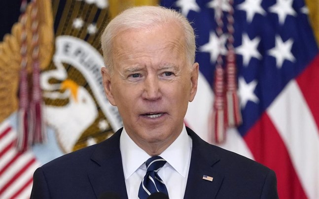 Joe Biden möter pressen.