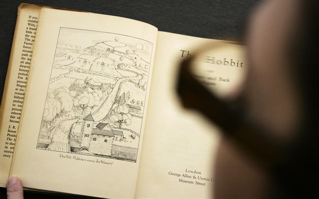 Ett auktionshus undersöker en utgåva av "Hobbiten" från 1937.