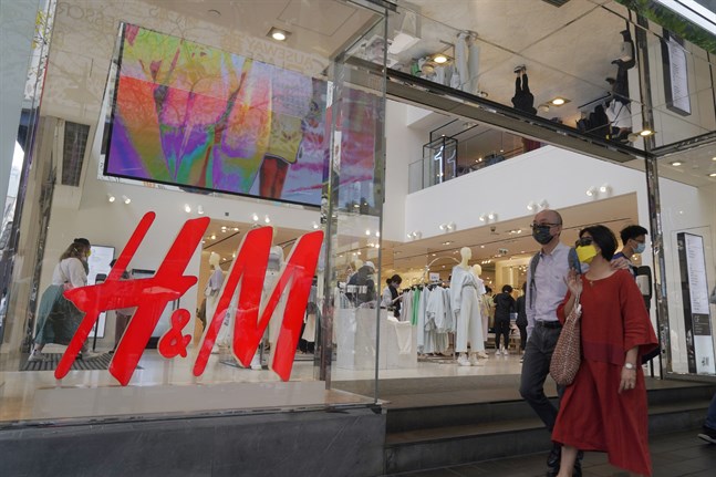Butiker för H&M stängs och bojkottas i Kina.