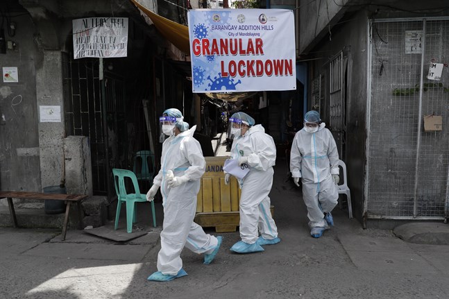 Hälsopersonal i Manila. Antalet fall av coronaviruset har ökat i Filippinerna den senaste tiden. Arkivbild.