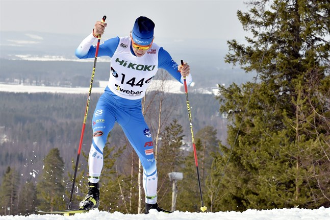 Alexander Ståhlberg har en pangvinter bakom sig med tre medaljer i junior-VM, debut i världscupen och karriärens bästa placering hittills i FM på seniornivå – tionde på 15 kilometer klassiskt förra helgen.