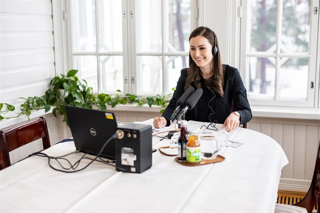 Riskgrupperna måste vaccineras först, säger statsminister Sanna Marin. Här fotograferad under Yles frågestund i februari.