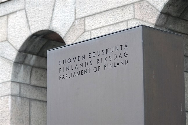 Riksdagen godkände en förlängning av restaurangstängningen till den 18 april.