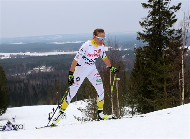 Julia Hägers krafter var på upphällning när hon slet sig uppför de sista backarna på tremilen i FM.
