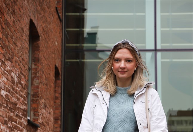 Sanna Sundén studerar på Åbo Akademi i Vasa. Hon och många andra studerande känner sig ensamma och isolerade.