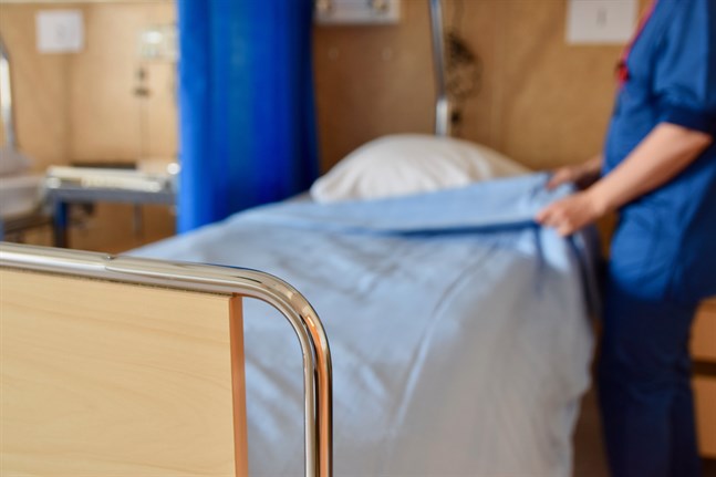 En del av de över 400 vaccinerade som ändå insjuknat i covid-19 har behövt vård på sjukhus.