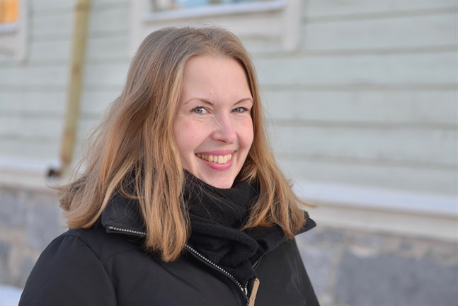 Marja-Leena Hyytinen, som är Staden Jakobstads kultursekreterare, tycker det är en utmärkt idé med en sommarkonstnär.