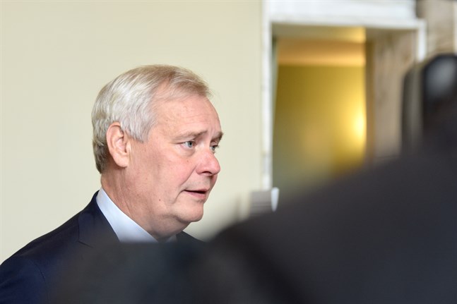 Grundlagsutskottets ordförande Antti Rinne säger att regeringens proposition inte är ändamålsenlig i dess nuvarande form.
