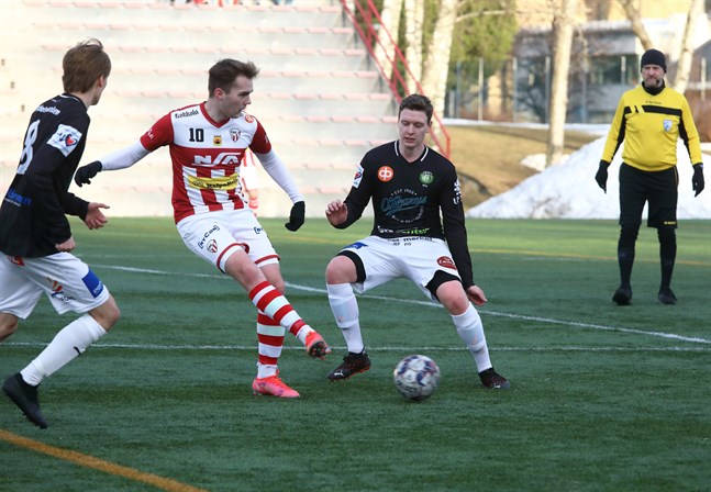 JBK:arna Antonio Hotta och Albin Björkskog liksom GBK:aren Samuel Frilund får börja varva upp. Seriespelet i herrtvåans zon C börjar nästa vecka.