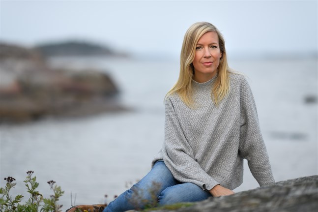 Karin Collins tredje spänningsroman utspelar sig på 1980-talet, också i Hangö som de tidigare böckerna.