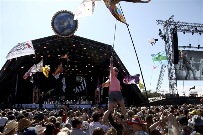 Glastonburyfestivalen hör till några av dem som nu får ekonomiskt stöd i Storbritannien. Arkivbild.