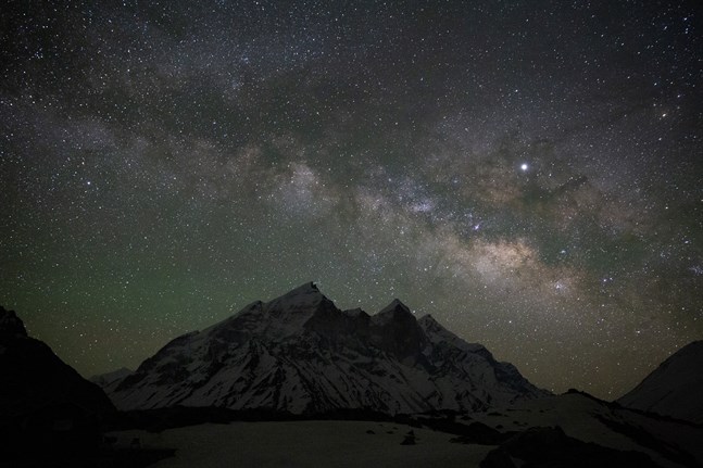 Indirekta ljusföroreningar från satelliter påverkar numera hela natthimlen, enligt en ny studie. Arkivbild.