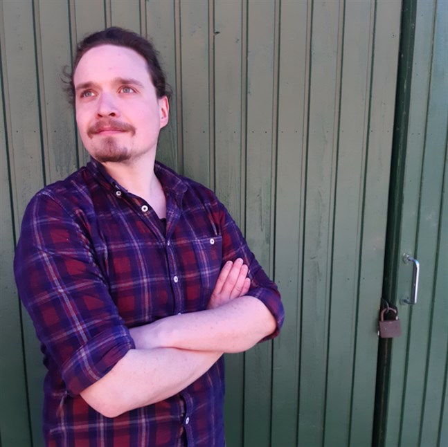 Tobias Klemets fångar upp österbottniska sommarteatrar i sin podd "Teaterpodden".