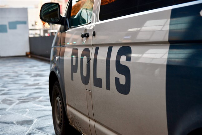 Polisen larmades till köpcentret Tikkuri i Vanda på måndagseftermiddagen.