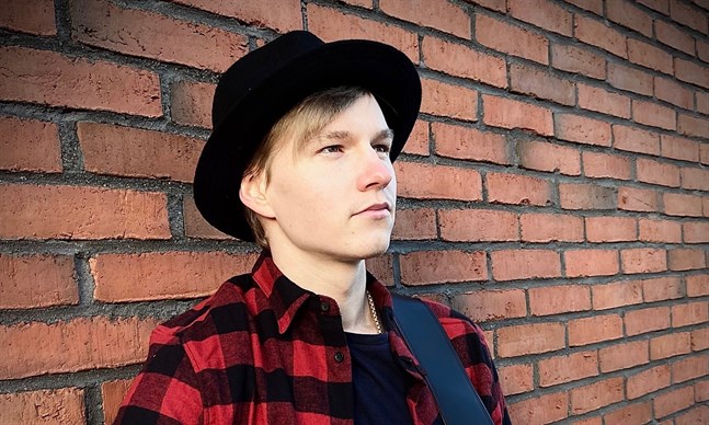 23-årige Aleksi Mattila är med och ordnar Kertsi Kla Open Mic i Karleby.