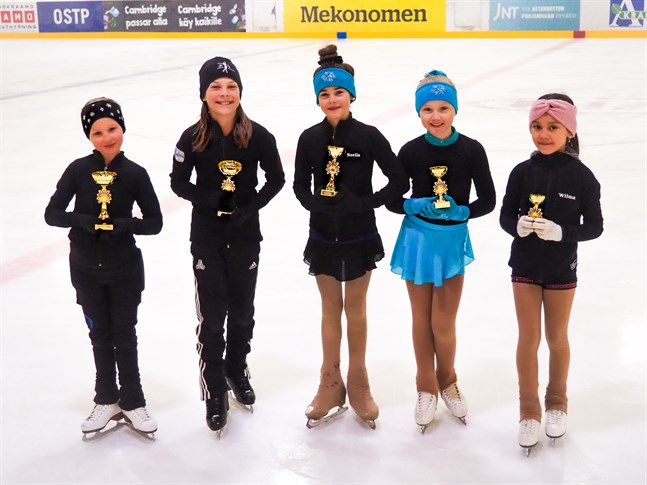 Emmi Rintala, Mica Storholm, Noella Syla, Ronja Brännbacka och Wilma Paalanen har varit i elden för Jeppis Skating.