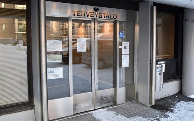 Yrkeshögskolornas studerande blev berättigade till vård av Studenternas hälsovårdsstiftelse vid årsskiftet 2020/2021. Alla högskolestuderande som har rätt att få vård av hälsovårdsstiftelsen ska betala en hälsovårdsavgift. Arkivbild från Åbo.