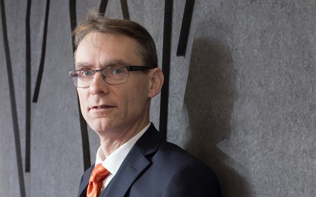 Justitiekansler Tuomas Pöysti anser att ansvaret för det misslyckade lagförslaget om begränsningar av rörelsefriheten ligger hos statsministern och hennes kansli.