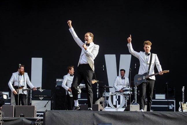 The Hives under en konsert på musikfestivalen Lollapalooza i Stockholm.