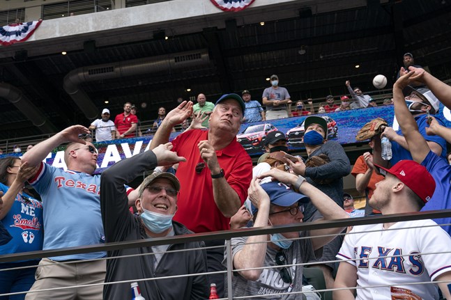 Det var nästan helt fyllda läktare när Texas mötte Toronto i MLB-basebollen.