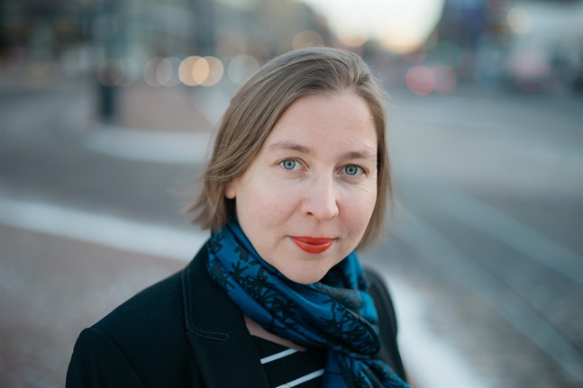Generaldirektör Tytti Yli-Viikari misstänks för att ha försummat sin huvuduppgift att bevaka hur statens finanser sköts.