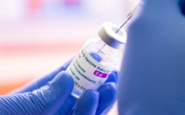 EU-ländernas hälsoministrar ska diskutera riskerna med Astra Zenecas covidvaccin i ett extrainsatt webbmöte.