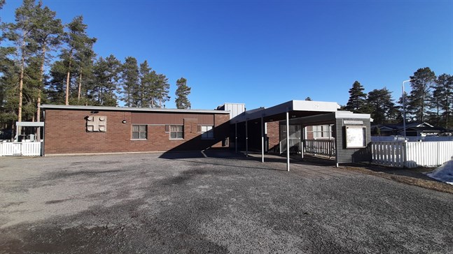 Björkhagens församlingshem i Karleby har satts ut på auktion.