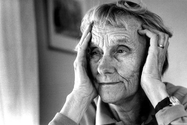 Astrid Lindgrens stenograferade originalmanus skärskådas nu av 150 stenografer.