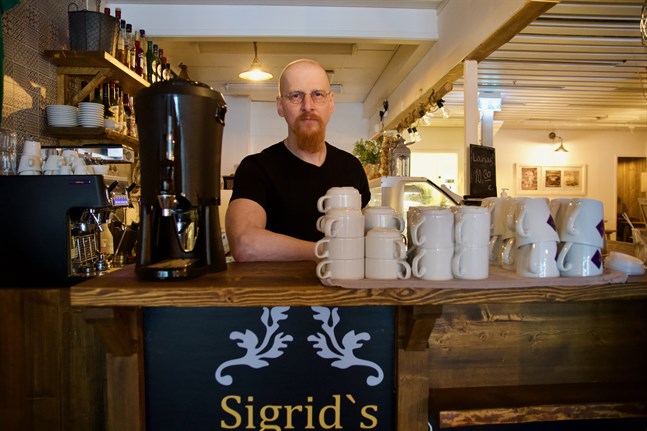 Krögaren Mikko Essel vet inte om han kommer att ansöka om kostnadsstöd i den tredje omgången eftersom han är osäker på om hans lunchrestaurang överlever tills ansökningstiden börjar.