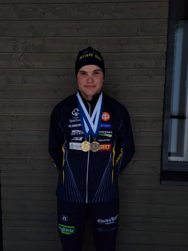 Lukas Kuuttinen tog guld och brons vid Silvertrissan i Vuokatti.