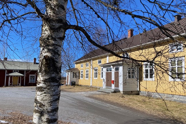 Munsala prästgård kommer inom kort att bjudas ut till försäljning av Nykarleby församling.