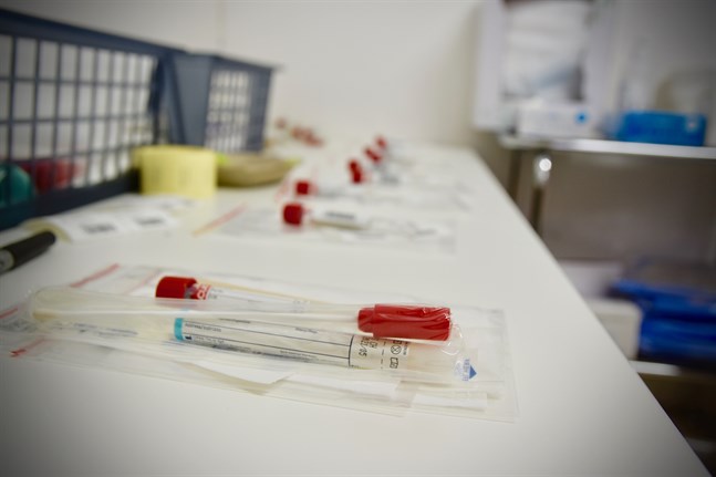 På måndagen rapporterade Institutet för hälsa och välfärd 225 nya fall av covid-19 under det senaste dygnet.