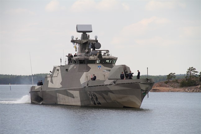Robotbåten Hanko av så kallad Hamina-klass är ett av den finska marinens fartyg som har rustats med undervattenssystem.