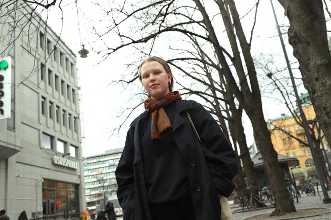 Ava Dahlvik är uppställd för Västerförbundet i kommunalvalet. Hon är en av sex kommunalvalskandidater i Vasa som förbundit sig att stödja föreningen Trans målsättningar.