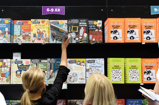 Ungdomsböcker och böcker för unga vuxna sålde sämst under 2020. I antal exemplar räknat såldes mer än tio gånger så många böcker för åldersgrupperna 3–6 och 6–9 som för åldrarna 12–15 och 15 plus.
