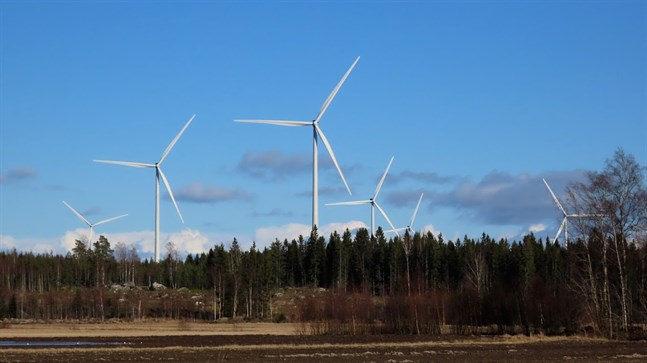 Bit för bit slukas det österbottniska landskapet av vindkraftsparker. Fastlandet är förlorat men än kan vi rädda skärgården och havet från vindkraftverk och från en bro över Kvarken, skriver Hans Hästbacka.