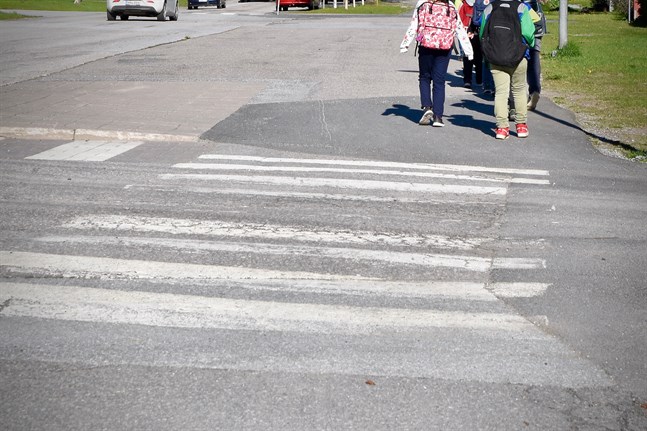 16 personer fick en anmärkning för att de gått mot rött ljus.