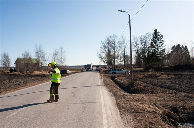 Trafiken dirigerades under släckningsarbetet.