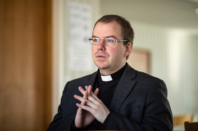 Tuomo A. Komulainen tillträdde som församlingspastor i Kronoby församling i fjol.