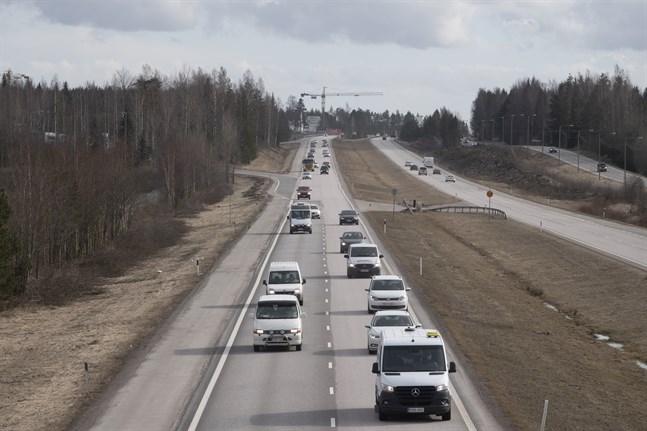 "Även om övervakningen prioriterar huvudvägarna så utförs trafikövervakning även i tätorterna", säger polisinspektör Heikki Ihalainen vid Polisstyrelsen.
