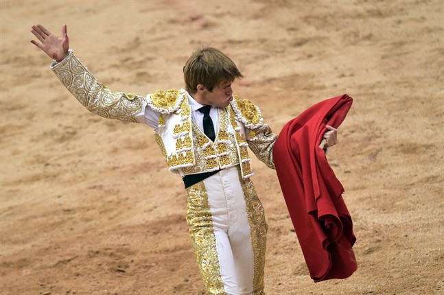 Spanska tjurfäktaren Javier Jiménez under en tjurfäktning i Pamplona, juli 2017.